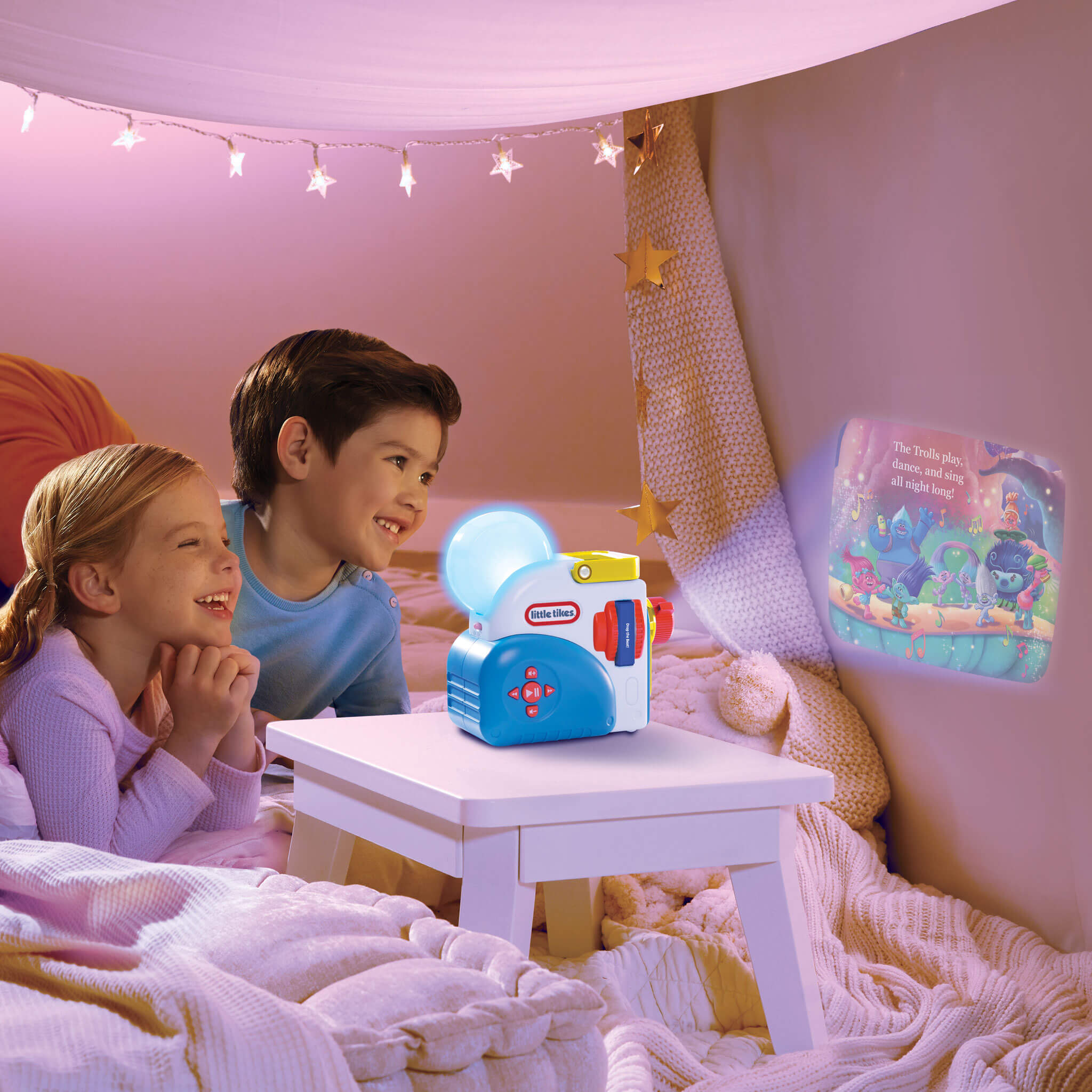 Story Dream Machine™ Universal Trolls Hug. Sing & Dance Collection - Image 2