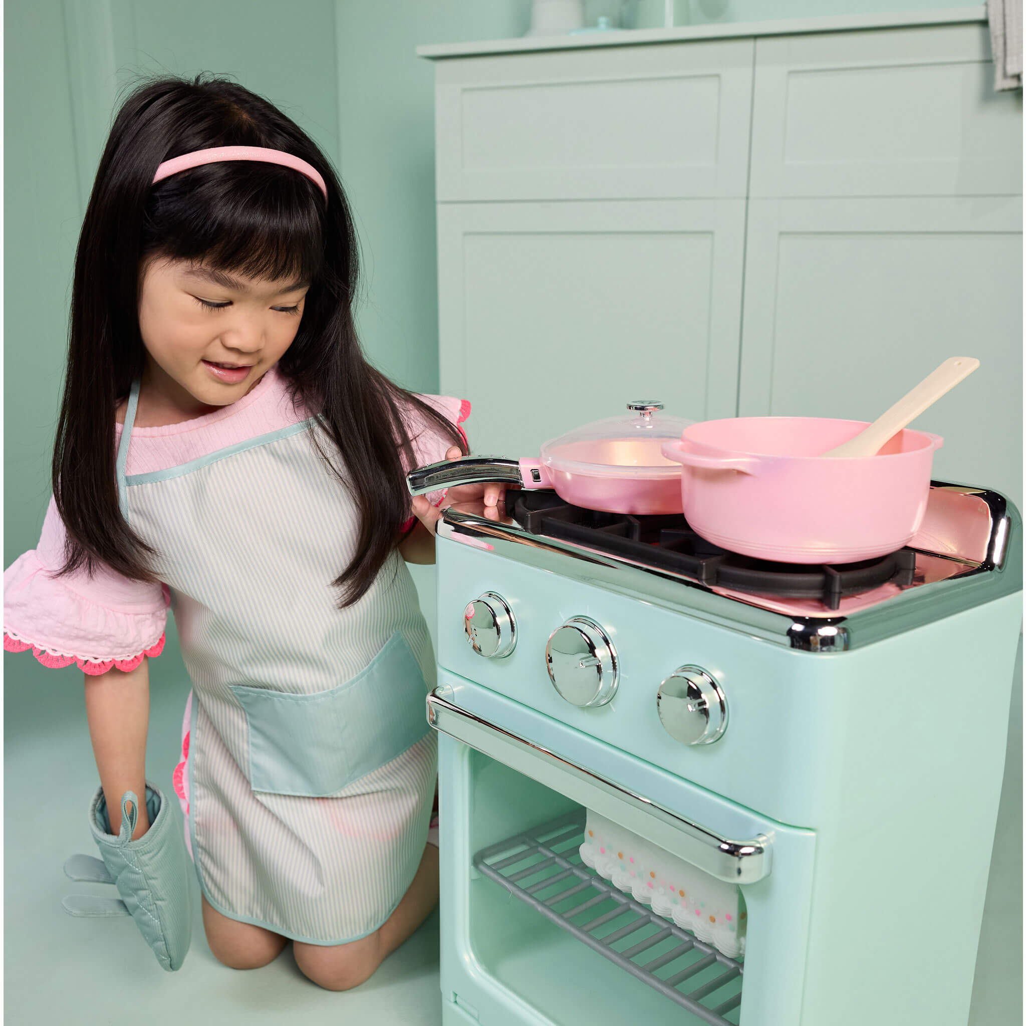 Sweet Spaces™ Apron & Oven Mitt Set - Image 2
