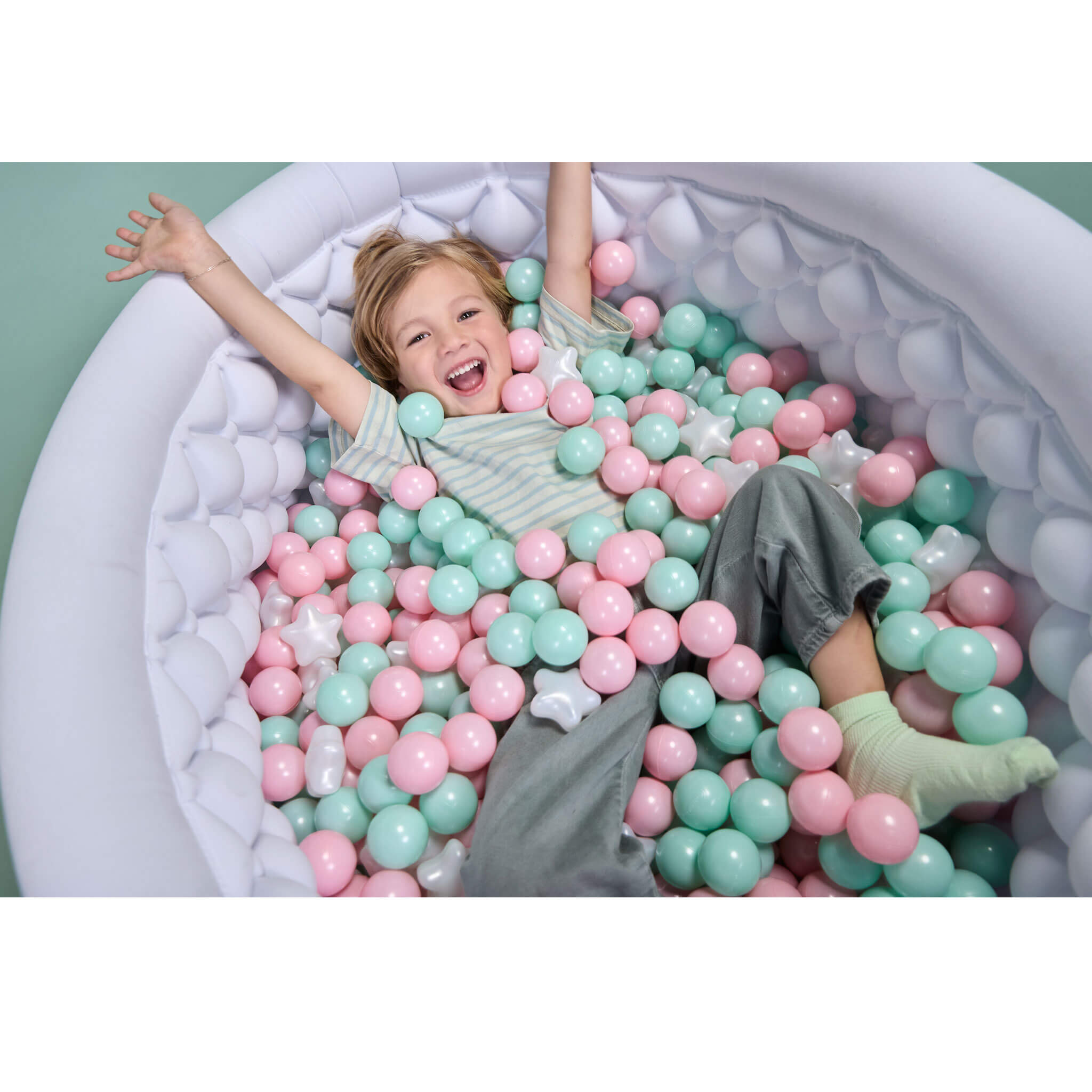 Inflatable Ball Pit w/ 250 Balls - Image 4