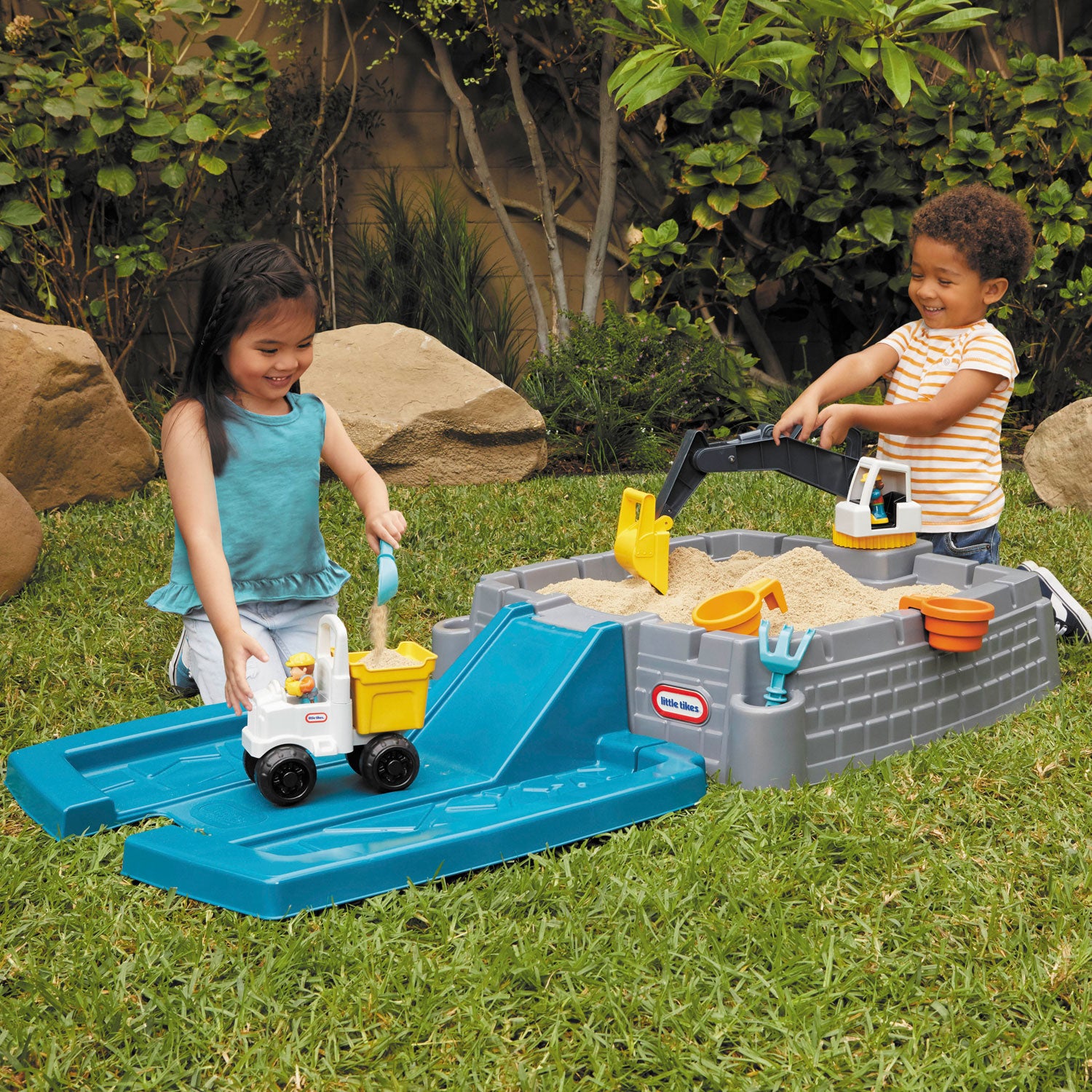Dirt Diggers™ Excavator Sandbox - Image 2